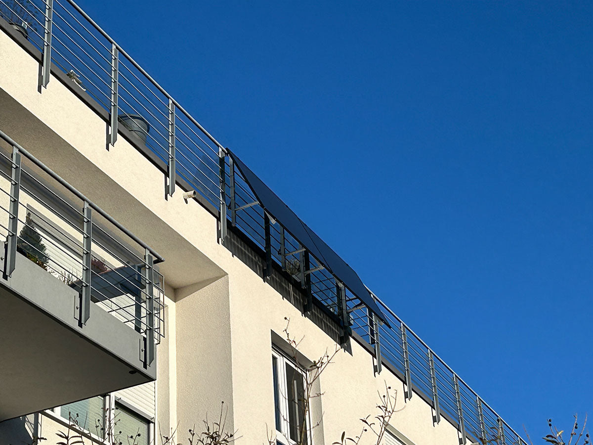 Gitterbalkonhalterung (schwarz) für zwei Module (30mm Dicke) von Wagner Solar aus Marburg (Made in Germany)